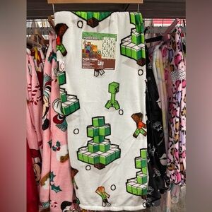 NEW RELEASE minecraft Christmas blanket throw